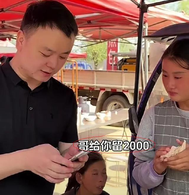 青春闪耀的早晨，19岁女孩卖烤牌走红网络之路